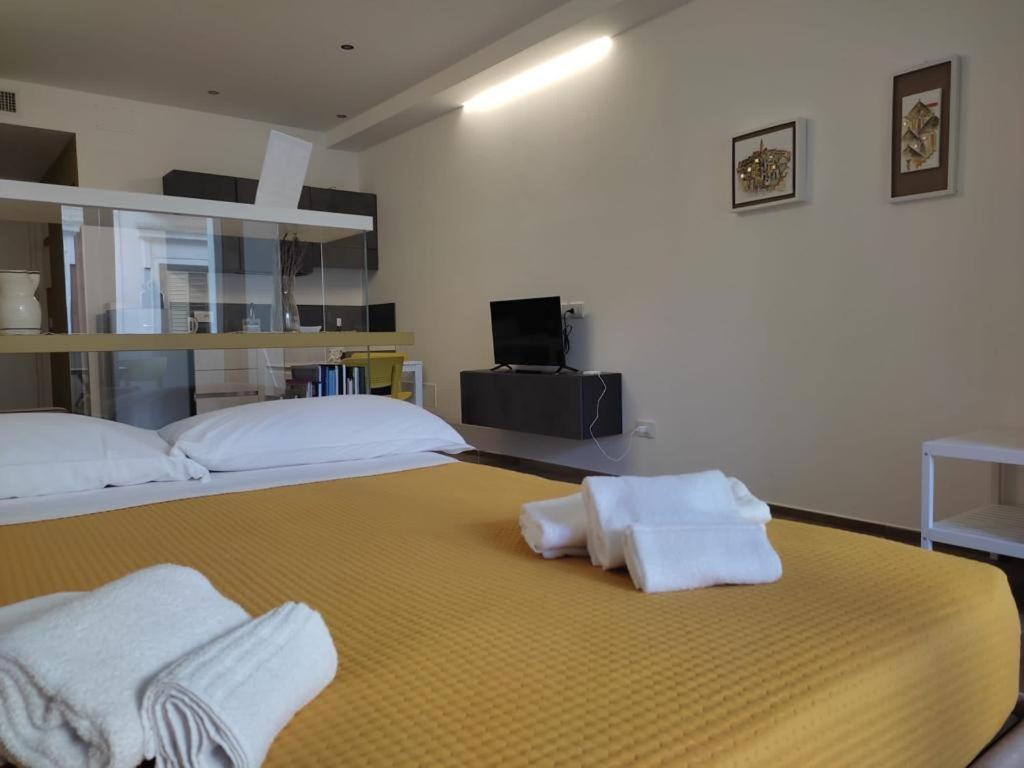Апартаменты Domus13-With Private Parking Бари Экстерьер фото