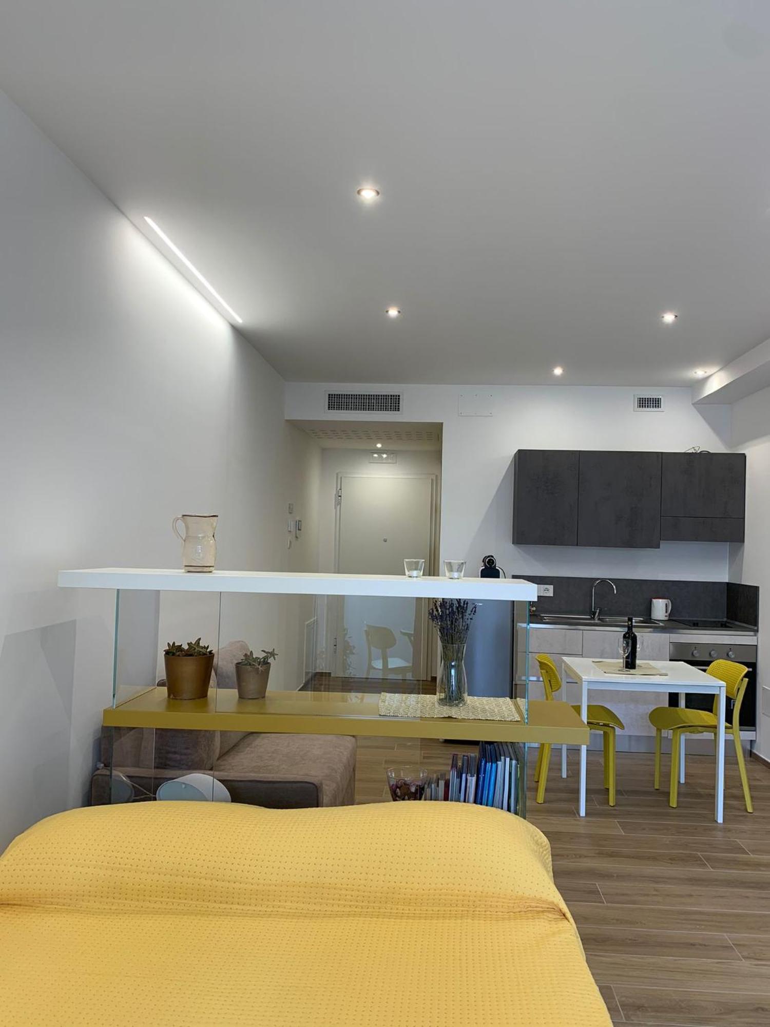 Апартаменты Domus13-With Private Parking Бари Экстерьер фото