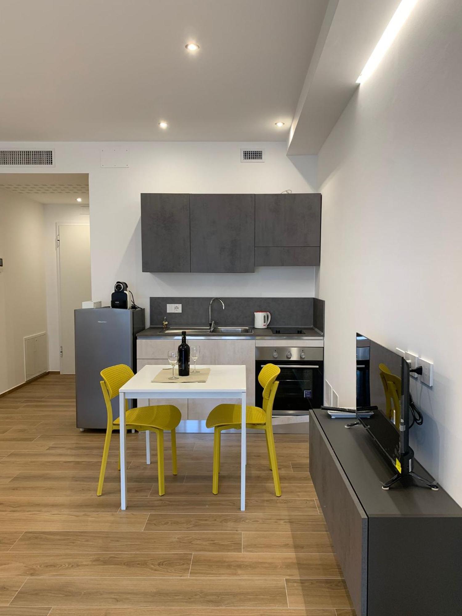 Апартаменты Domus13-With Private Parking Бари Экстерьер фото