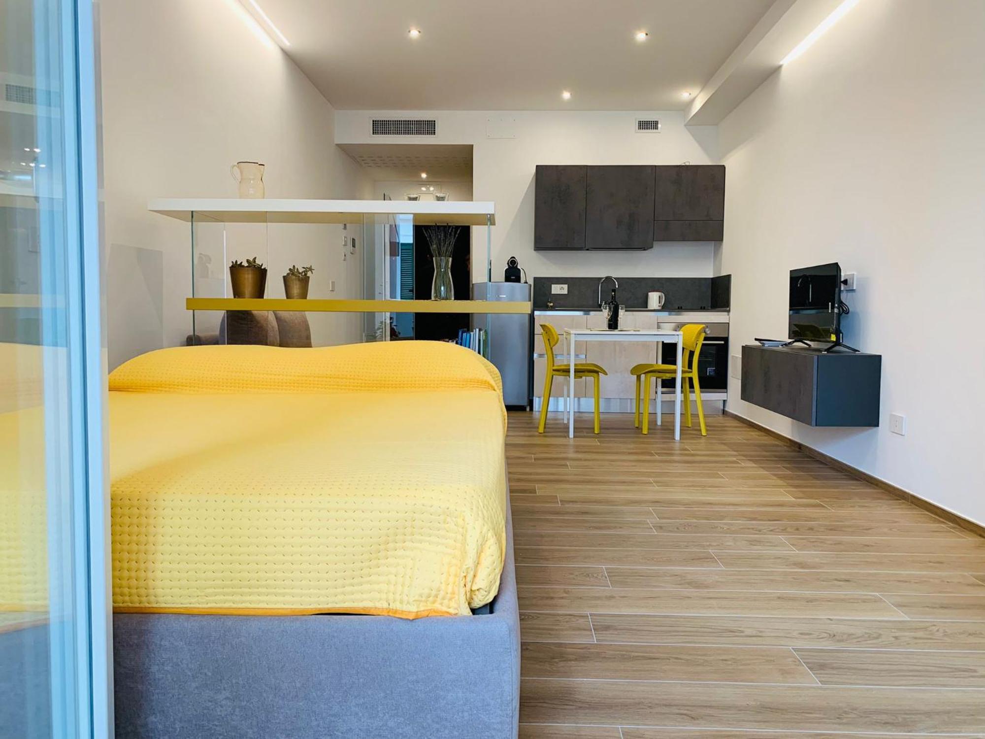 Апартаменты Domus13-With Private Parking Бари Экстерьер фото